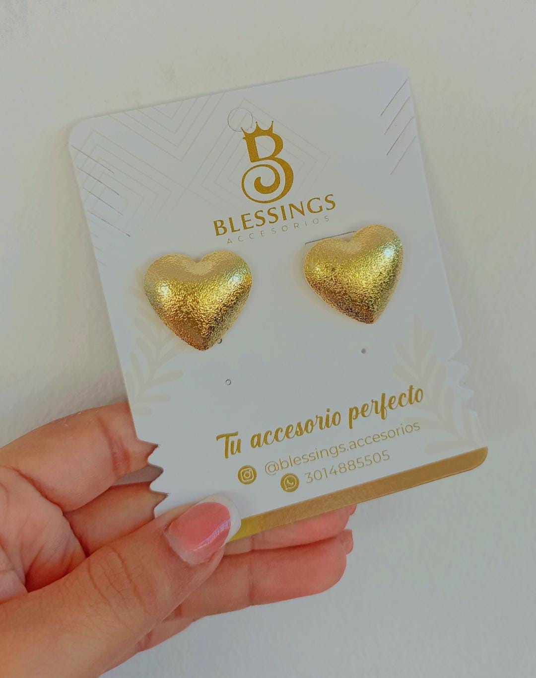 Aretes Dorados “Sweet Heart” – Brillo y Amor en un Solo Toque