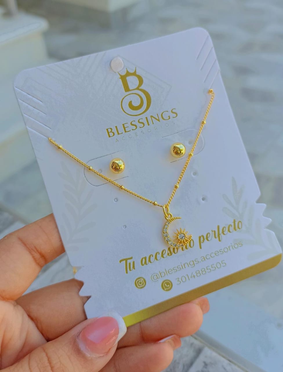 Set Dorado “Sol y Luna” de Acero Rodinado – Collar y Aretes con Energía Cósmica